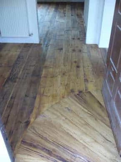 Parquet 3 plis épaisseur 15 mm en Mélèze première patine, largeurs et longueurs mixtes, finition cirée